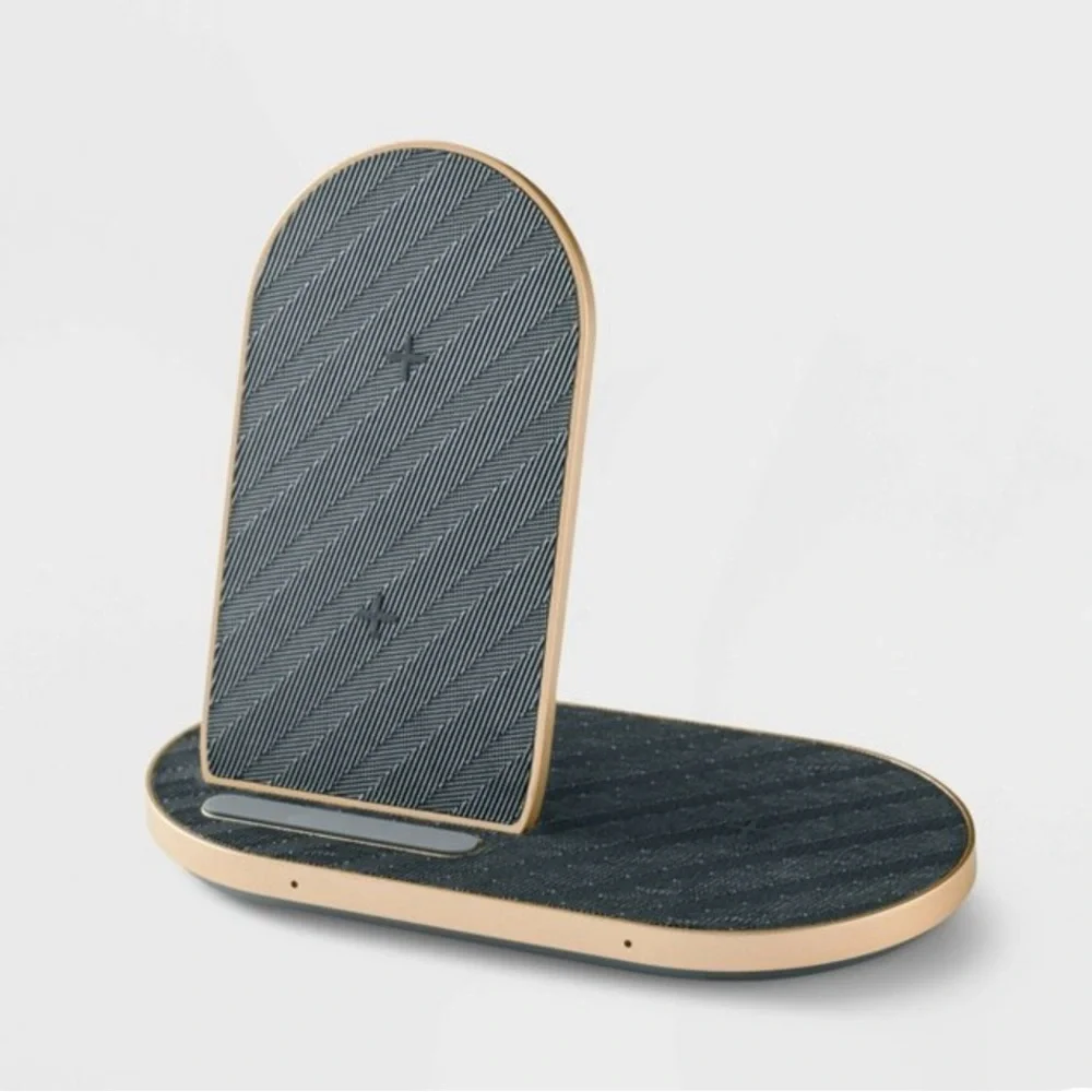 NWNT, heyday 2 in 1 charging station and phone case